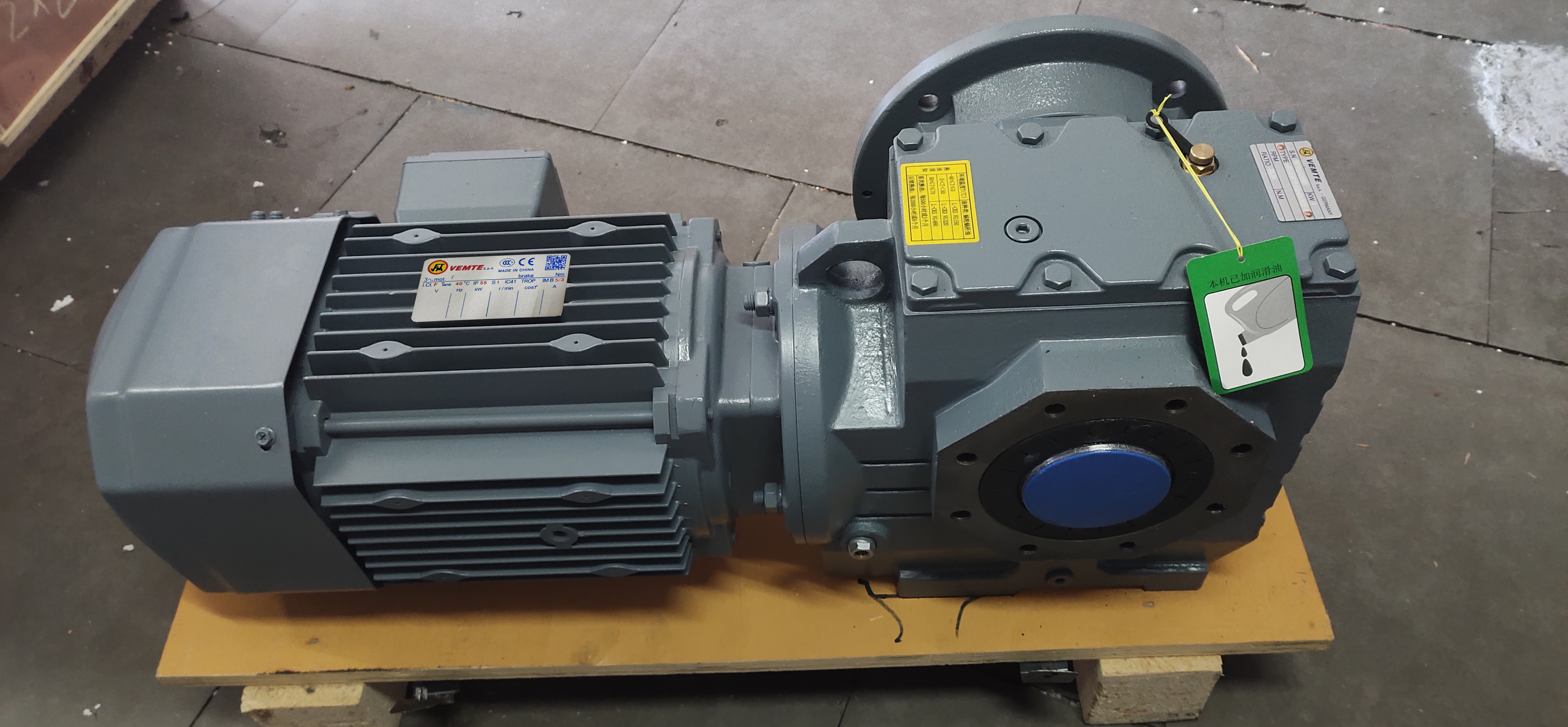 S97 蝸輪蝸桿減速電機在起重機中的自鎖功能